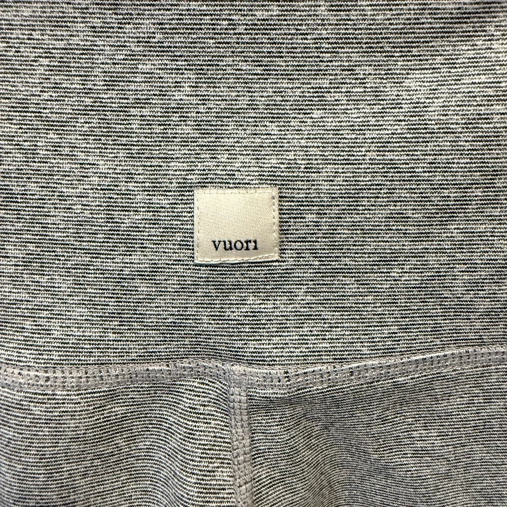 Vuori Heather Gray Women's Bike Shorts - Picture 3 of 4